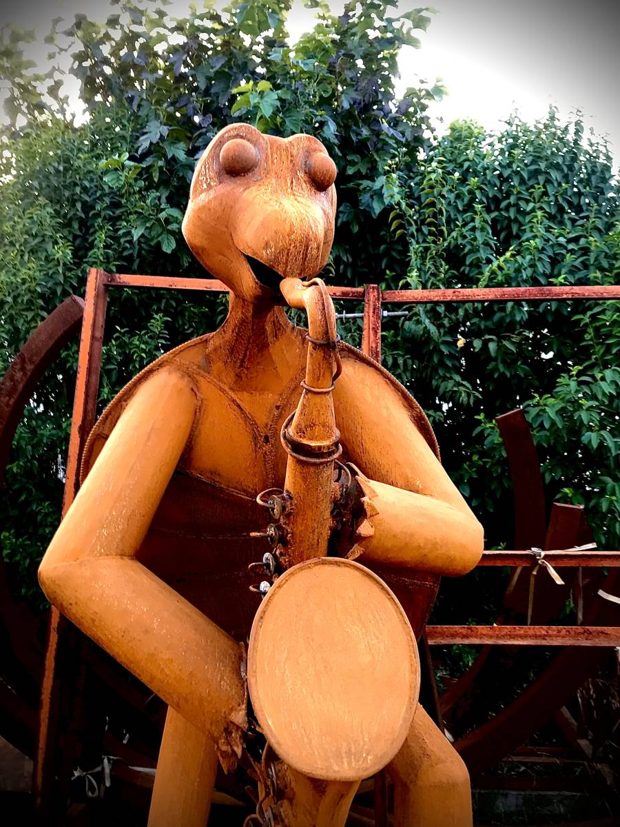 Trouver un sculpteur pour créer une décoration métallique extérieure animal made in France à Sainte Maxime dans le Golfe de Saint Tropez